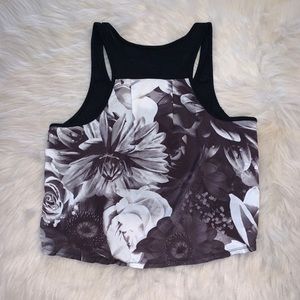 American Eagle Classic Black&White Floral Crop Top